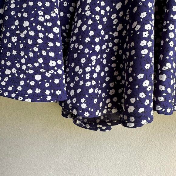 Navy Blue White Floral Mini Romper Dress Adjustable Straps
Women’s medium - Picture 4 of 8